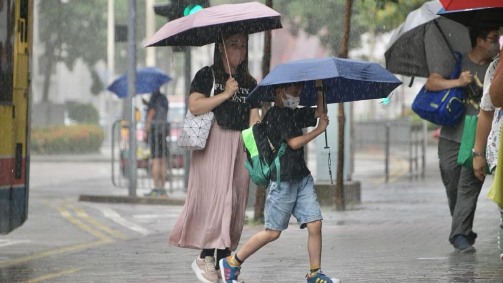 今次風暴本身不是很強，再加上無強雨帶影響，所以市民感覺到風力不算很大。