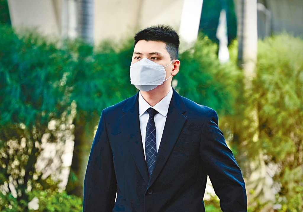 被告表示，被捕後遭受警員出言羞辱。