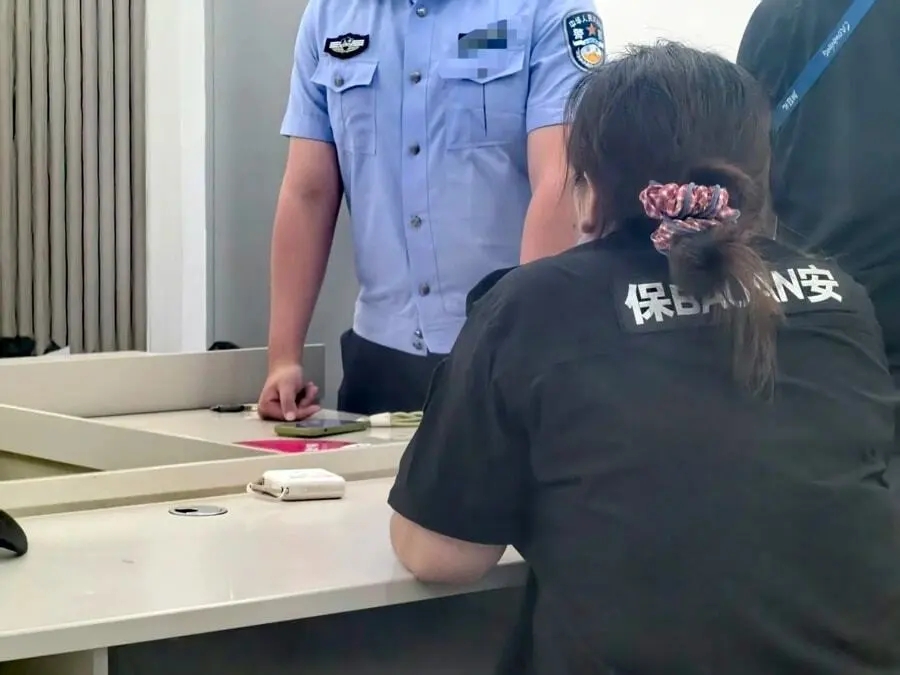 女歌迷受到相应行政处罚。