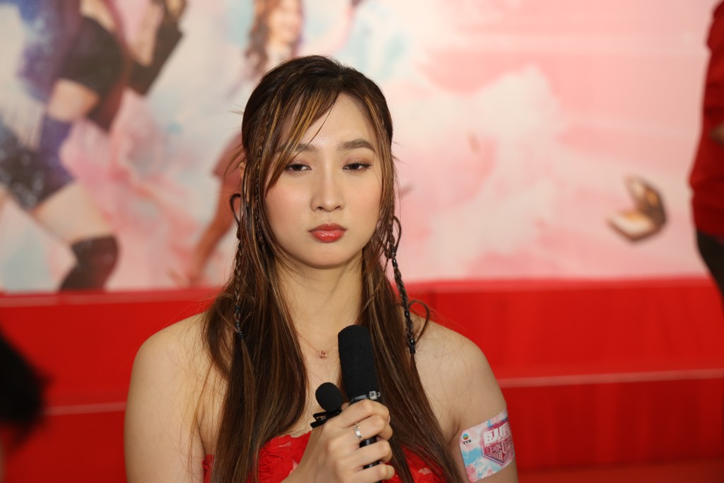 鍾柔美表情多多。