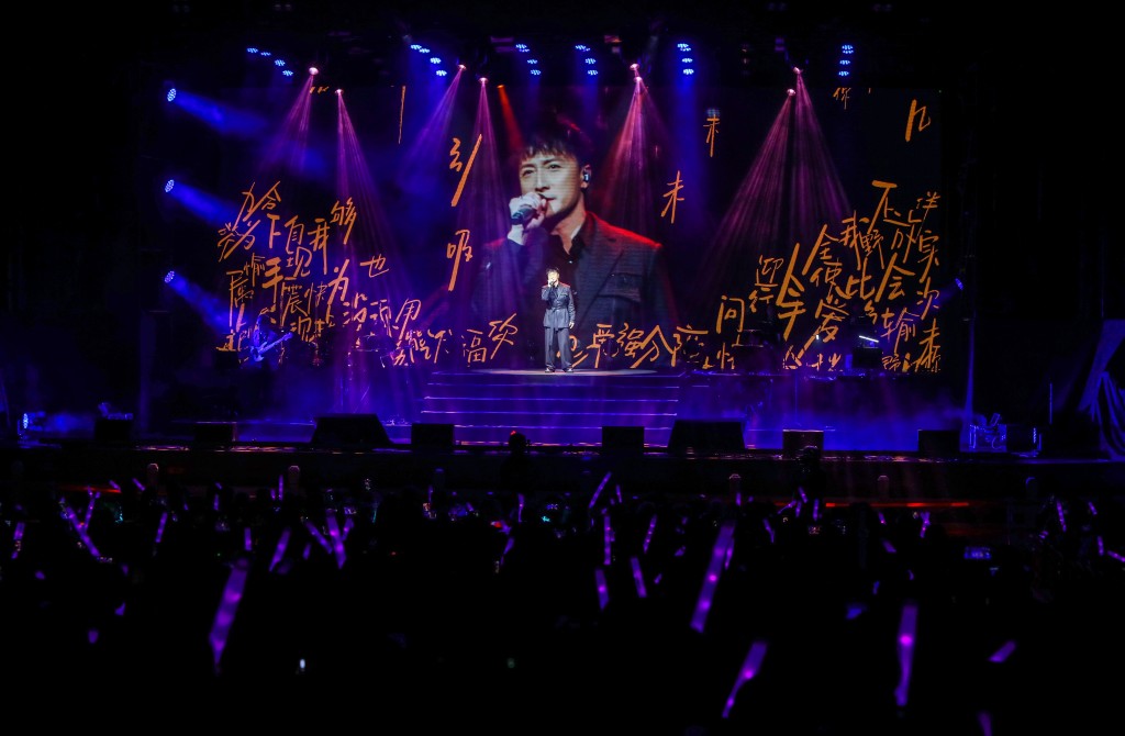 他坦言終極目標是明年紅館。