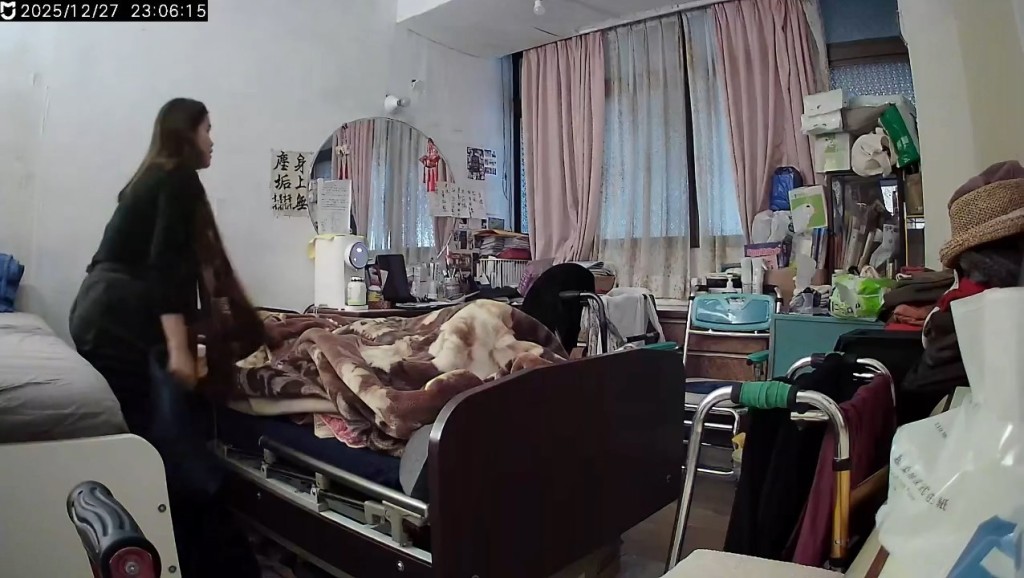 閉路電視拍下看護奮身保護婆婆一刻。threads@ta2__l__tattoo 閉路電視拍下看護奮身保護婆婆一刻。threads@ta2__l__tattoo