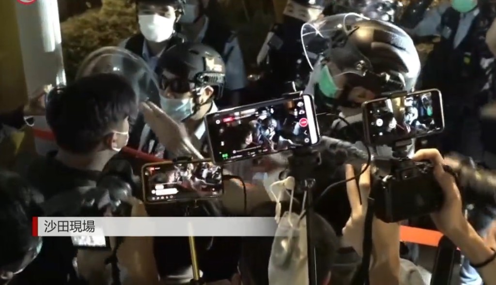 一名自稱區議員男子與警員口角。有綫截圖