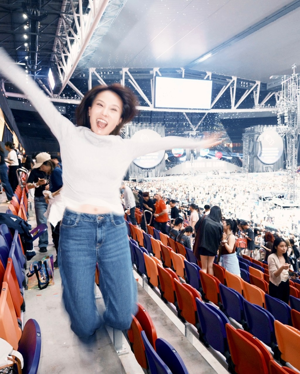 丘靜雯分享看Coldplay演唱會的照片。 丘靜雯分享看Coldplay演唱會的照片。