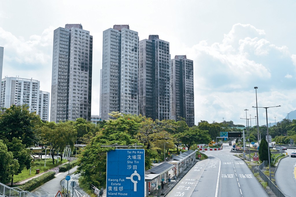 根據傳媒報道,在2021年12月11日的業主大會中,有至少三人開會前已離世的業主「被授權」予黃碧嬌團隊。 根據傳媒報道,在2021年12月11日的業主大會中,有至少三人開會前已離世的業主「被授權」予黃碧嬌團隊。