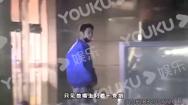 賴冠霖被內地媒體拍到當街吸煙。(網上圖片)