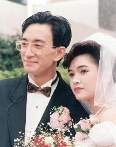 吴启华28岁时经历首段婚姻，有指他当时因事业失意，才选择娶泰国富家女Varintra。