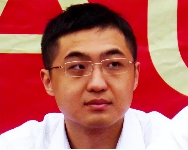鄧卓棣後來在北京大學讀法律，並到美國留學。