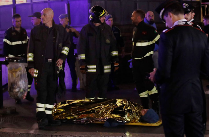 大部分乘客受伤原因是人叠人所致。AP