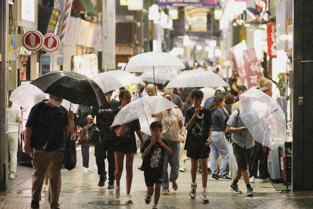 东京地区落大雨。美联社