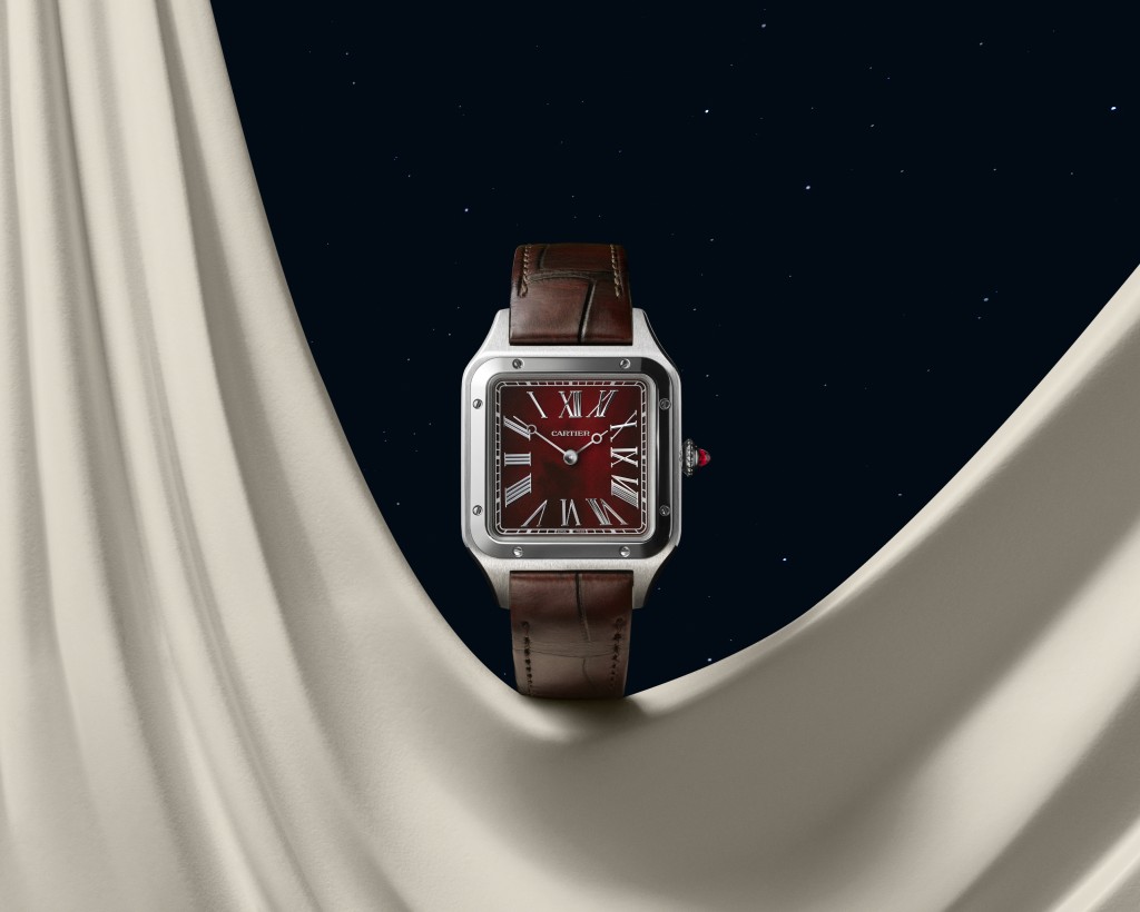 Cartier Santos-Dumont Rewind；錶殼：31.5 x 43.5mm鉑金／機芯：230 MC手上鏈／限量：200枚／售價：$302,000。