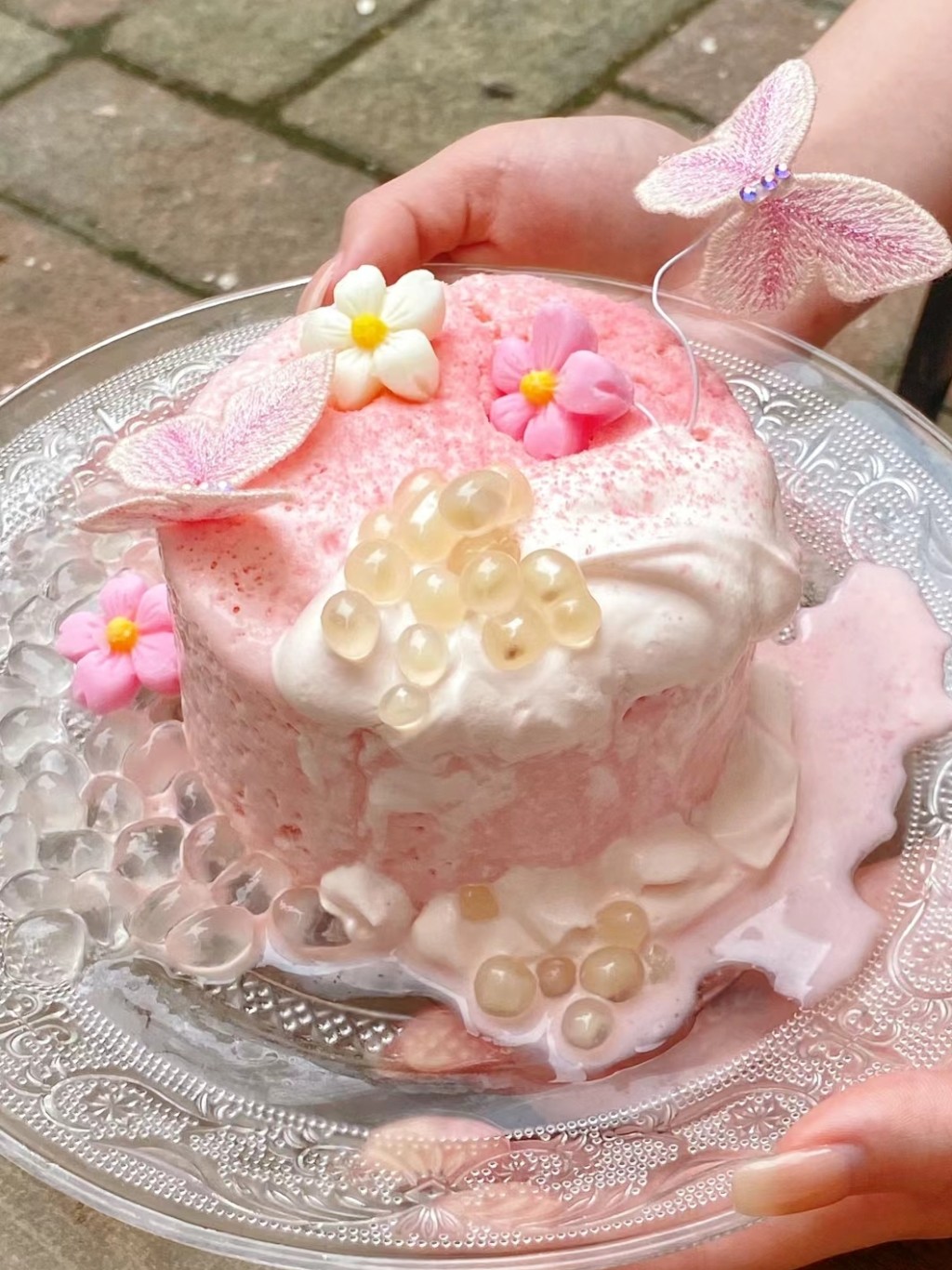 广州网红美食2024｜4. 井泽冰甜　必吃浪漫樱花蛋糕冰￥48，里面的雪糕有点像芒果味，低糖健康。（图片来源：小红书）