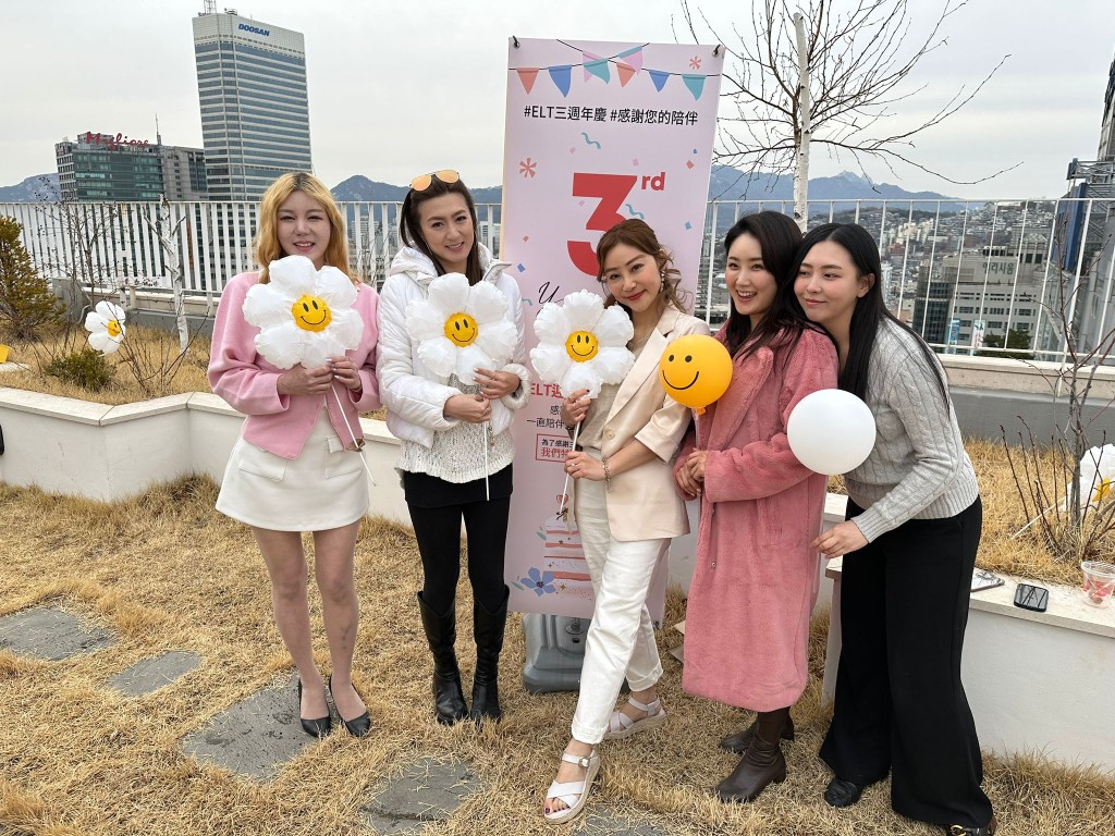 姚嘉妮与 ViVi 二人获邀出席韩国护肤品牌新产品发布会。