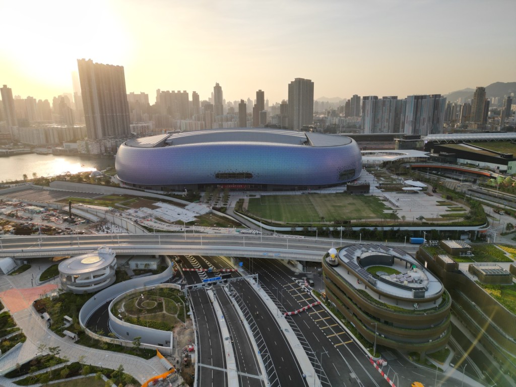 東面出入口接駁啟德交匯處及九龍灣道路網，來往啟德體育園、九龍灣及觀塘等。路政署提供