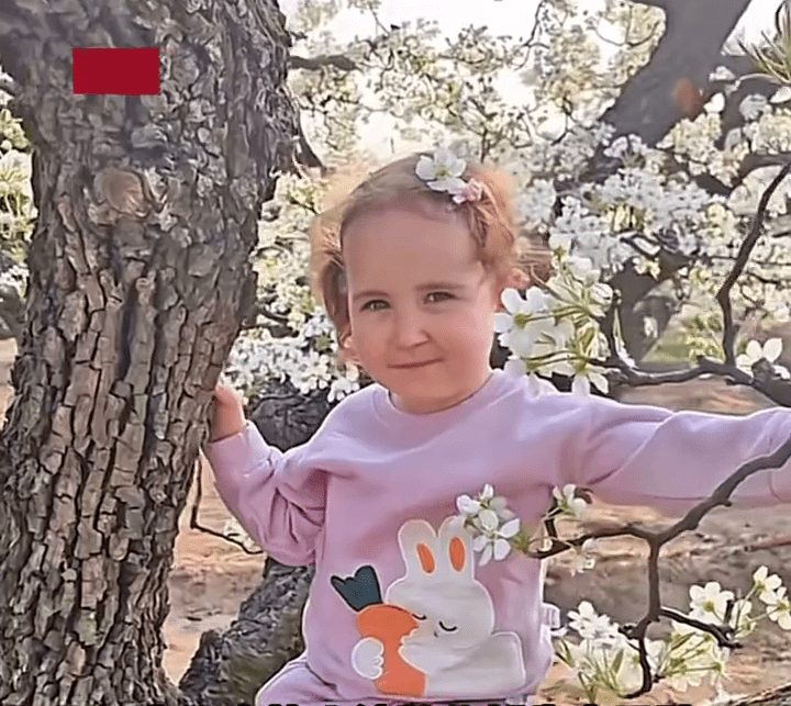 中國人爸媽生出的女兒竟呈現金髮碧眼特徵。