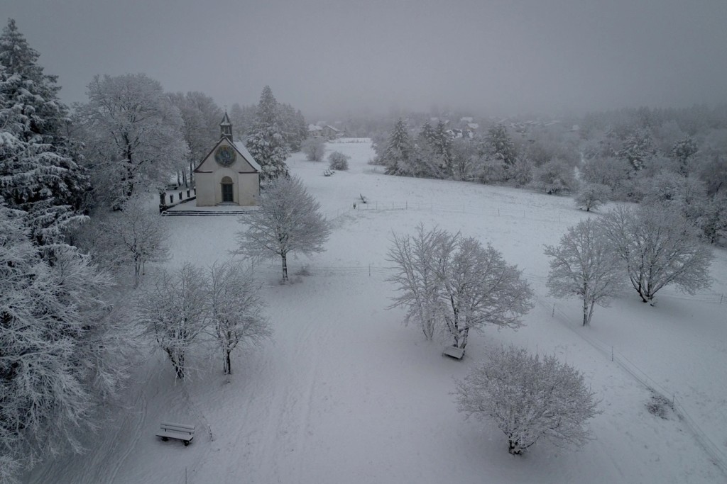 英國及德國遭遇大雪影響。美聯社