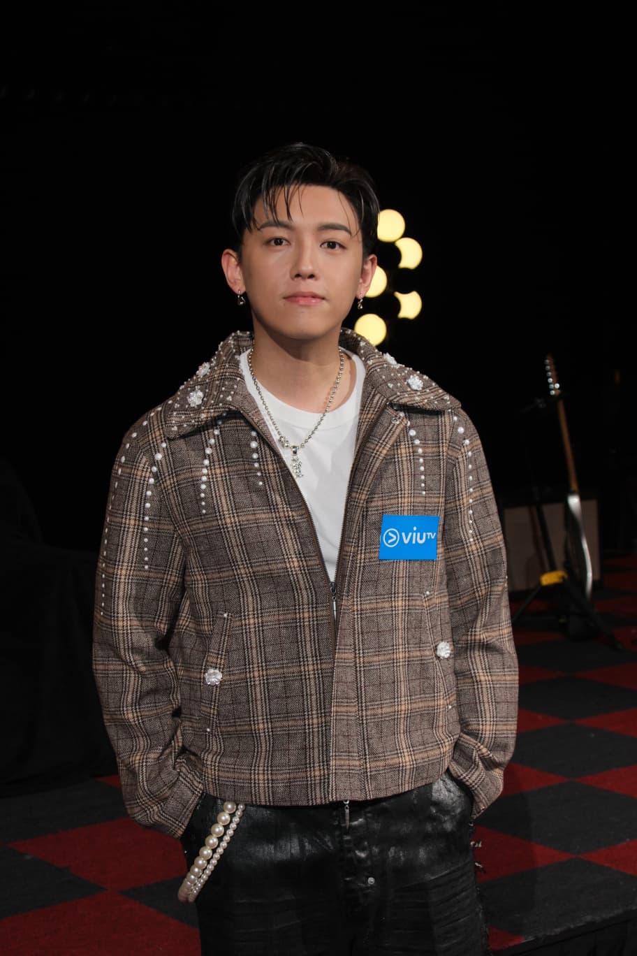 MC慨嘆香港表演場競爭激烈，開騷無期。