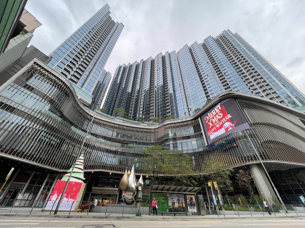 港島南岸Blue Coast II，以招標形式售出1伙4房高層海景單位，呎價達31200元，創項目呎價新高紀錄。