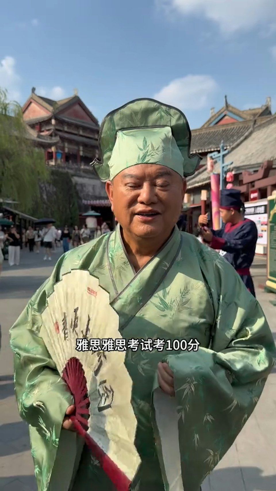 陳百祥還原周星馳經典喜劇《唐伯虎點秋香》中的「祝枝山」傳奇扮相。 陳百祥還原周星馳經典喜劇《唐伯虎點秋香》中的「祝枝山」傳奇扮相。