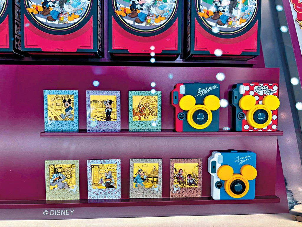 系列是以香港名勝為主題嘅即影即有金卡相紙。