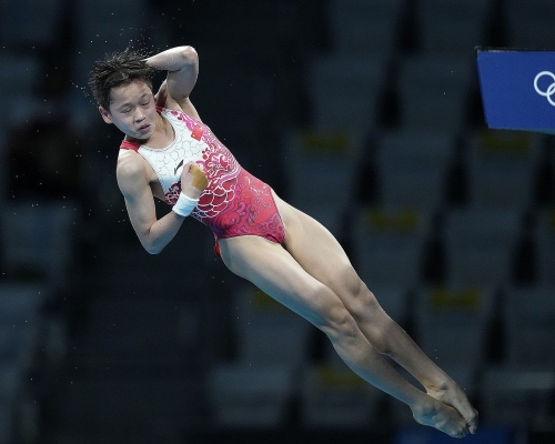 全紅嬋成為東奧跳水首位單場比賽獲三次10分滿分的選手。AP