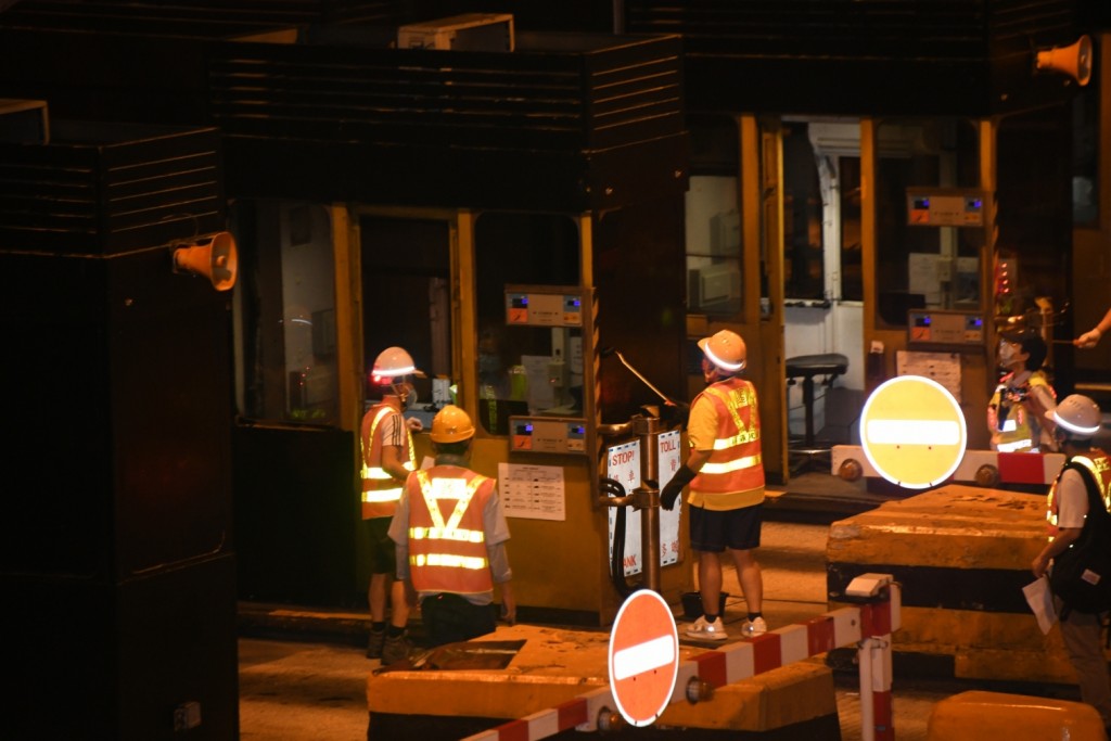 工人正于红隧进行工程。
