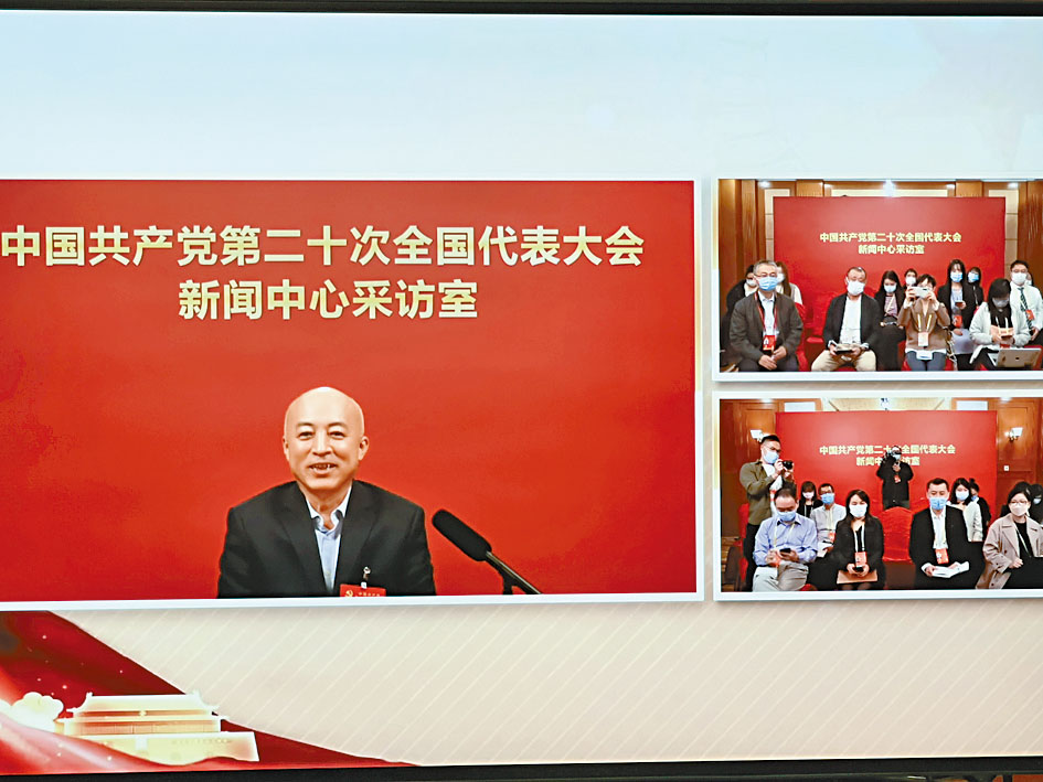 王旭东接受视像连采访。