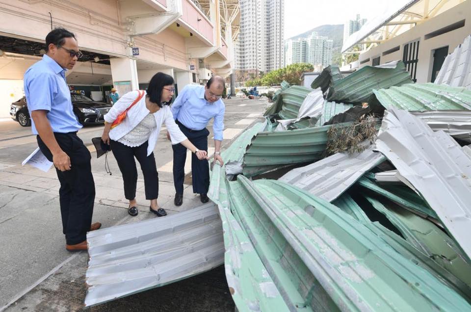 張建宗巡小西灣赤柱康樂設施。政務司司長辦公室FB圖片