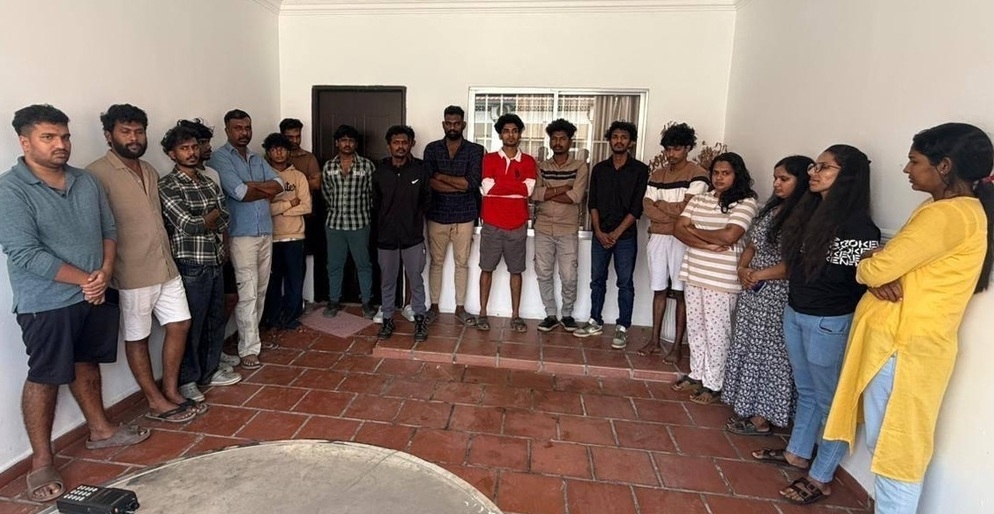 金邊警方於1月16日拘捕涉嫌從事網絡詐騙外籍人員共75人。柬中時報