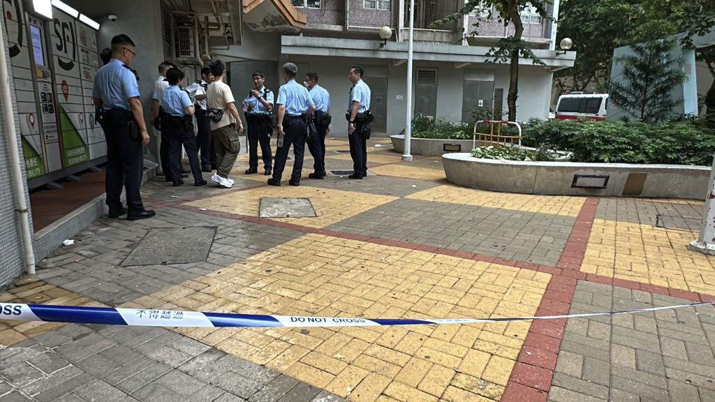 警員圍封現場調查。