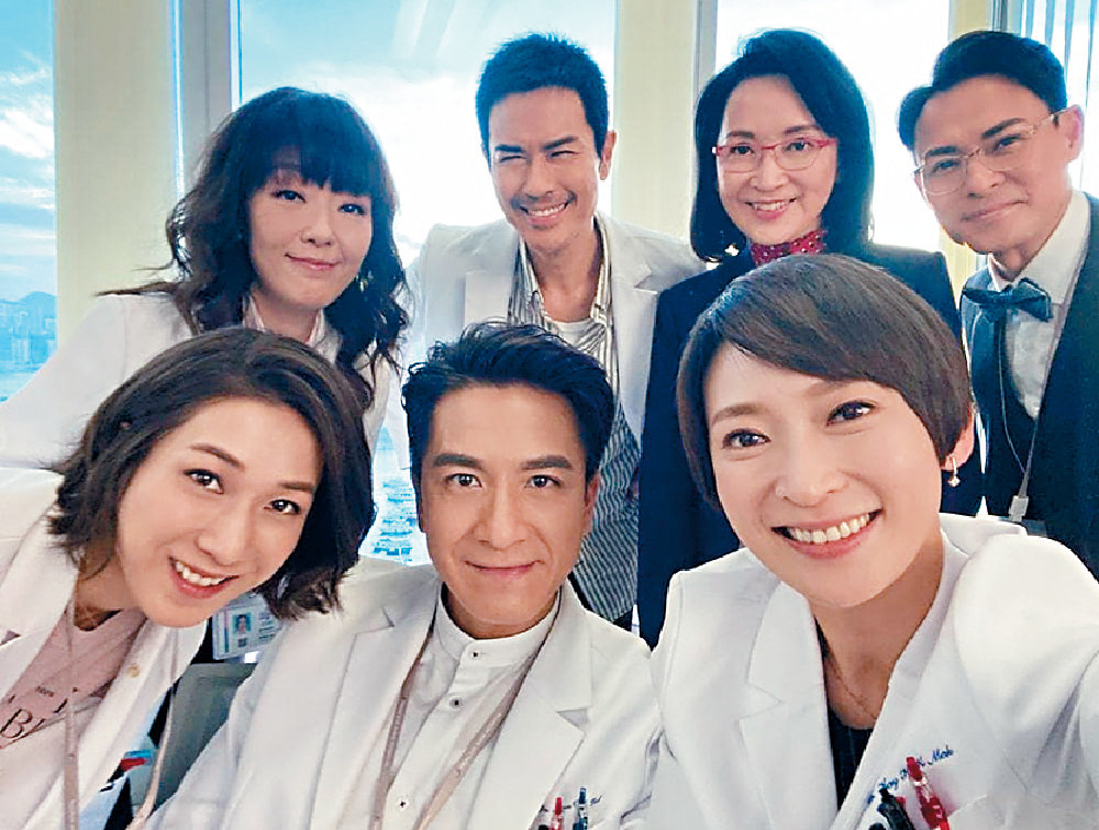 ■《仁醫》能跟一班舊拍檔合作，令家怡份外開心。