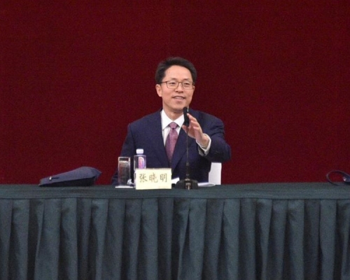 港澳辦主任張曉明在會上指若香港發生動亂，中央定會出手干預。