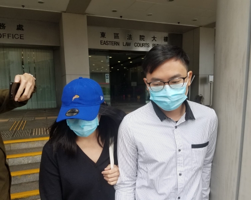 第一被告胡嘉朗(左) ；第三被告譚浩傑(右)。 蕭文軒攝