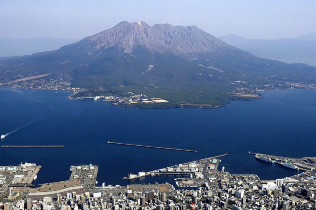 今年迄今，櫻島火山已發生4次噴火、2次噴發。美聯社