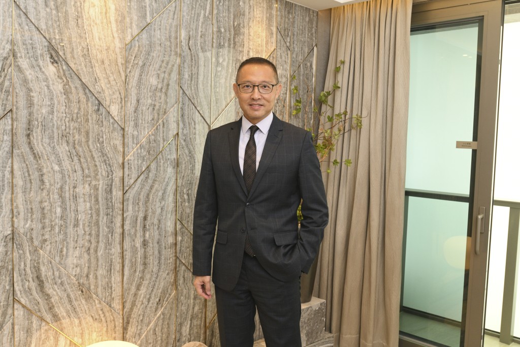 長實郭子威表示，預料短期可刺激樓價1000萬至1200萬之間物業交投。