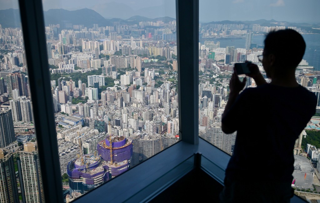 財政司司長陳茂波認為，減息對當前營商環境和正在供樓的市民均為利好消息。