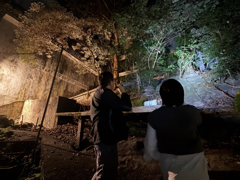 警方重點巡查香港島半山郊區及港島南區水域一帶鄰近屋苑的山坡與密林，進行高調巡邏。警方提供