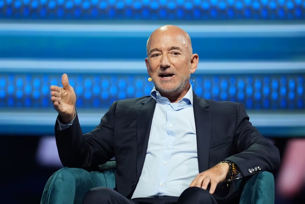 美國電子商務巨頭亞馬遜（Amazon）創辦人貝索斯（Jeff Bezos）領導公司27年後 ，於2021年第三季度辭去亞馬遜總裁一職。他宣佈辭任亞馬遜總裁之時，正值公司業績再創巔峰之際。受新冠疫情影響，網上購物成為消費常態，亞馬遜2020年第四季度的淨銷售額達到1256億美元，較2019年同期的874億美元增長44%。至於接替他的Andy Jassy，是亞馬遜雲服務（AWS）業務的創建者和掌門人。