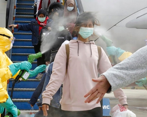 世衞不建议在任何情况下对人体喷洒消毒剂。AP 