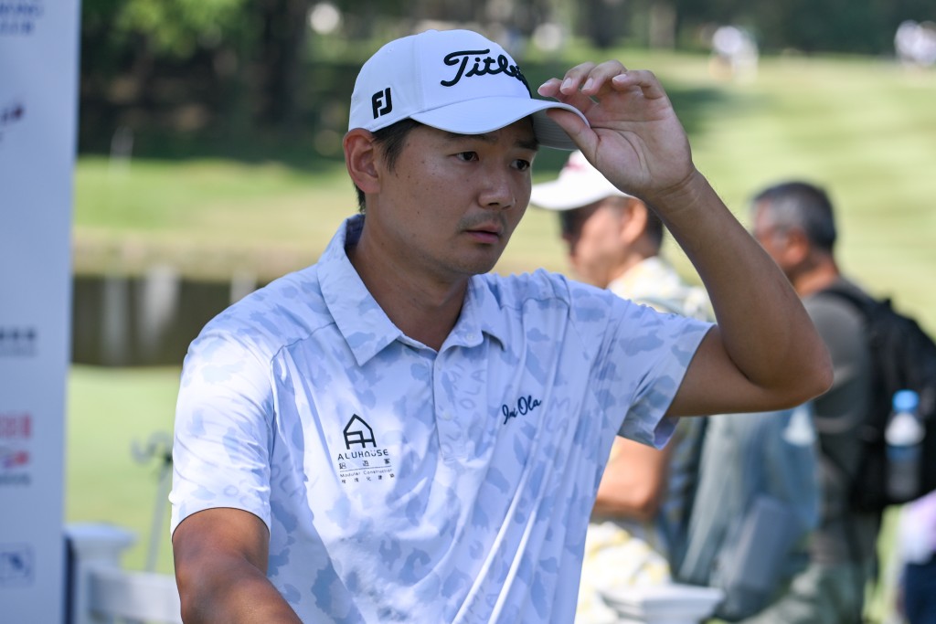 黑純一以低標準1桿完成，總成績低標準3桿、並列第50名晉級。攝影：魏國謙