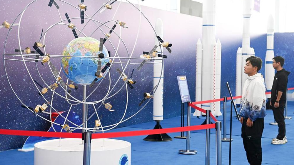 北斗衛星系統正式加入ICAO標準,今後可全球民航通用。圖為北斗衛星導航系統組網模型。 中新社