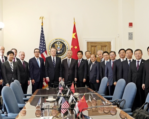 國務院副總理劉鶴與美國貿易代表萊特希澤及財長努欽會面，據報首日會談長達7個多小時。