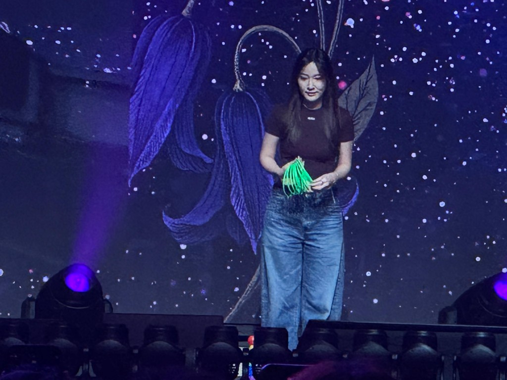 早前被指與經理人疑違反行規,跳過中介私下簽約的吳海昕昨晚亦有到場。 早前被指與經理人疑違反行規,跳過中介私下簽約的吳海昕昨晚亦有到場。
