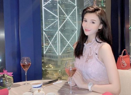 吳玥彤是億萬富家女。