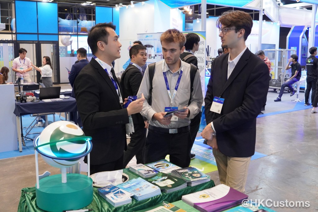 香港海關於11月17至18日出席由香港特區政府與貿易發展局合辦，於香港會議展覽中心舉行的第15屆「亞洲物流航運及空運會議」。香港海關fb圖片