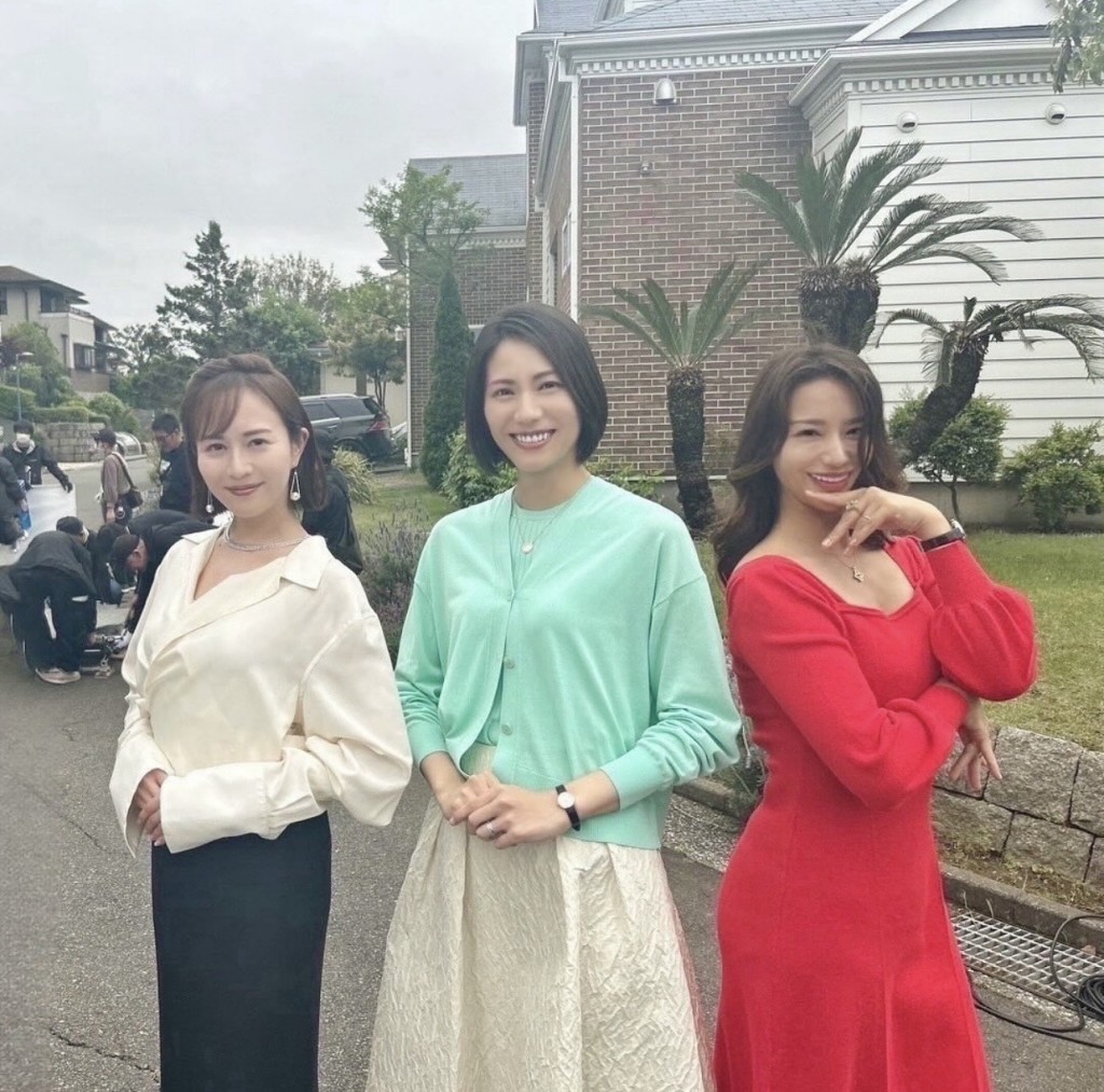 比嘉爱未、松下奈绪、高桥玛莉润（日版《天空城堡》官方Instagram图片）