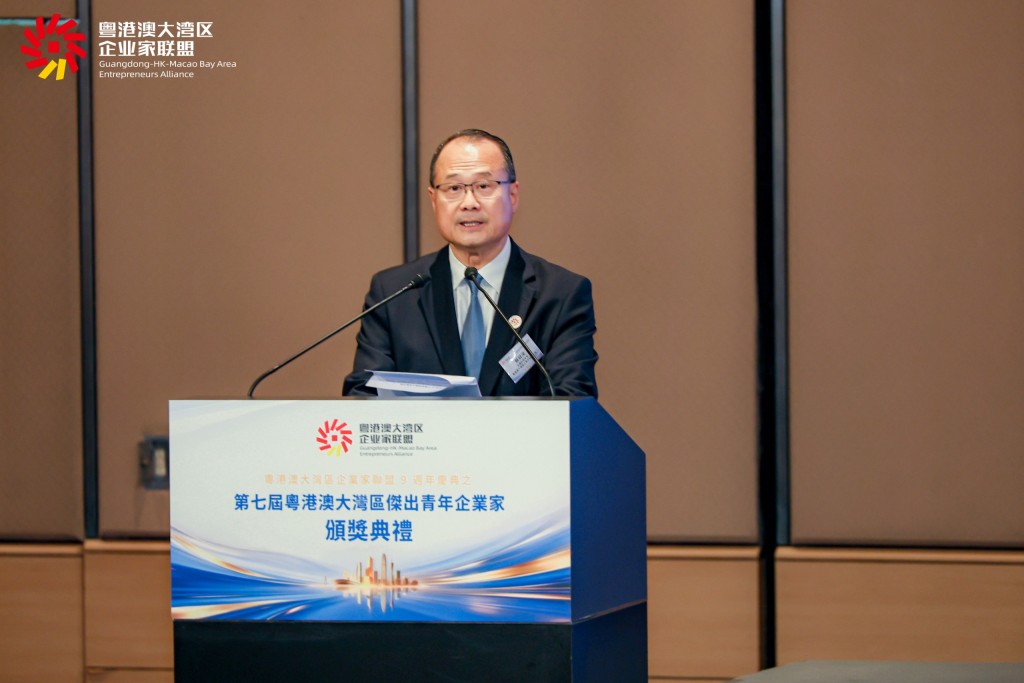 大會主辦機構代表、全國政協常委、粵港澳大灣區企業家聯盟主席蔡冠深致辭。 大會主辦機構代表、全國政協常委、粵港澳大灣區企業家聯盟主席蔡冠深致辭。