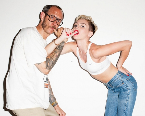 Miley Cyrus曾與Terry Richardson合作。