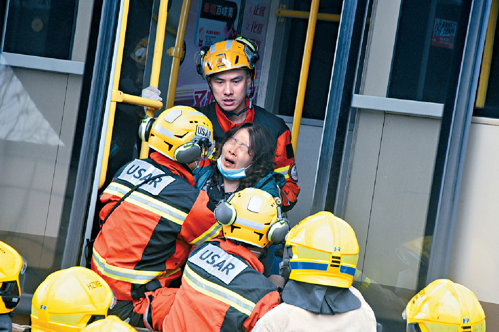 ■全車77人，共47人傷。
