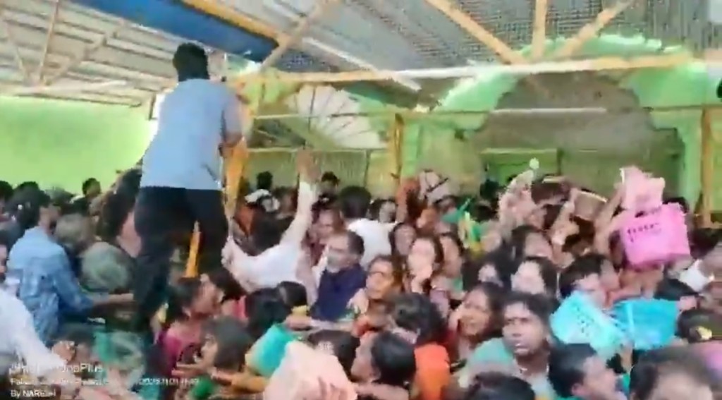 民眾拼命往上爬逃命。 @nabilajamal_